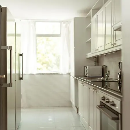 In Lisbon With 3 Bedroom Cozy Experience Apartment *